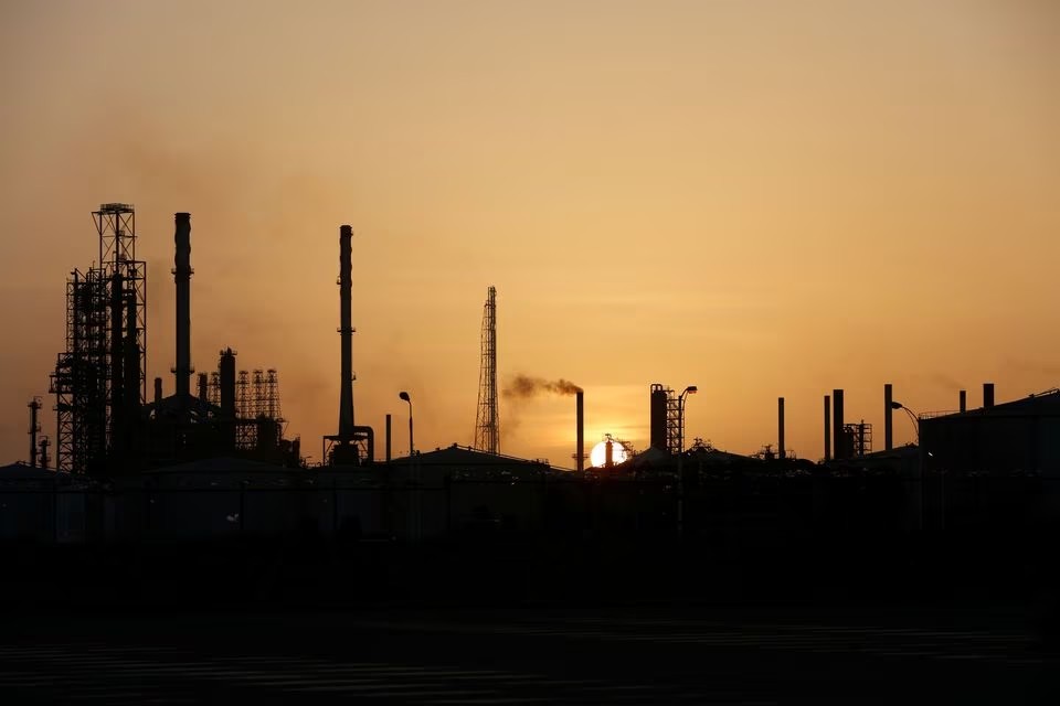 Cardon refinery shuts down catalytic cracking unit